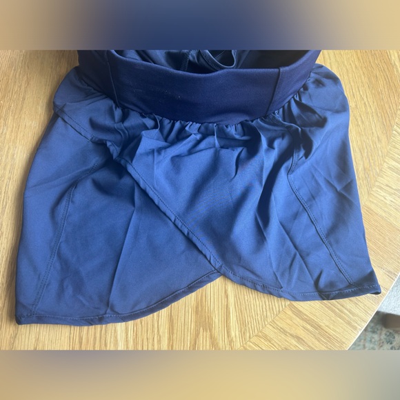 Athletic Shorts, Women 2 Inch; Navy color Medium zipper Pocket Lightweight. NWOT - Picture 3 of 4